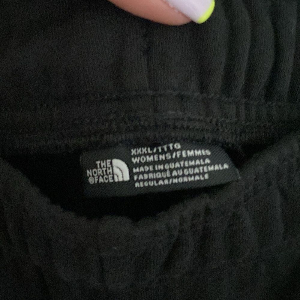 NWT-The North face- relaxed fit evolution short-black- Size 3XL - Picture 4 of 8